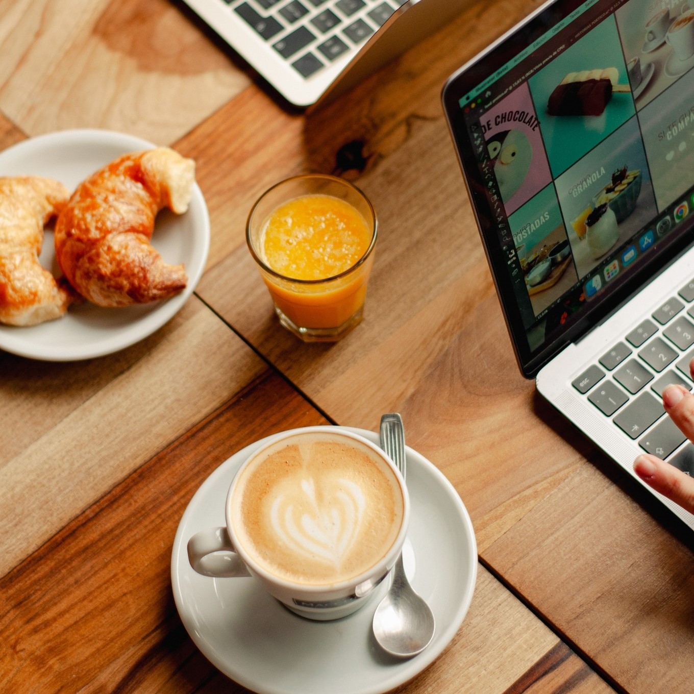 Cafe con leche y medialunas